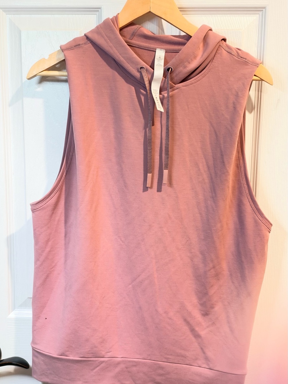 Lululemon x Barryβs Stronger As One Sleeveless Hoodie Mauve Pink Size 6